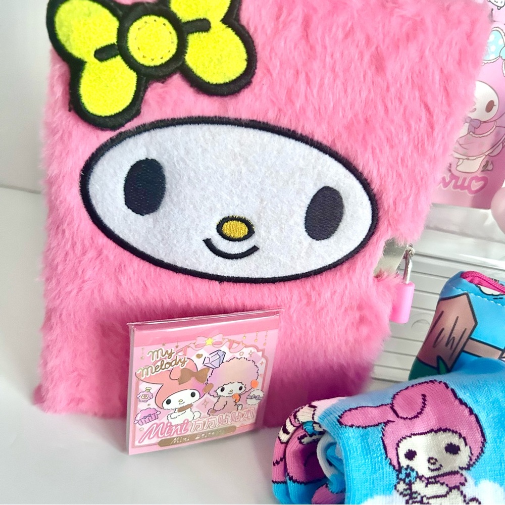 🩷(MY321) My Melody Adorable 9-Piece Fuzzy Journal Bundle! - Picture 2 of 7